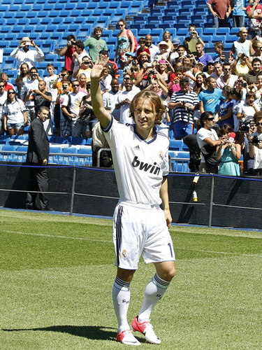 消息人士称，鲁本·阿莫林与曼联在离队问题上存在分歧，同时有欧洲皇室成员对他感兴趣。