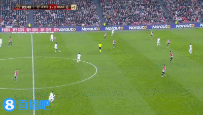 中超强队国安在亚冠被越南绝杀，国脚表现低迷，暴露中国足球实力与管理问题。