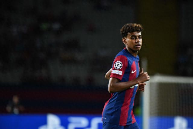 张镇麟上海首秀出战7分钟，3中3得到6分