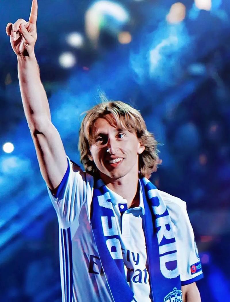 国乒输单打！王皓盯着王楚钦心事重重，梁靖崑技不如人：没好办法